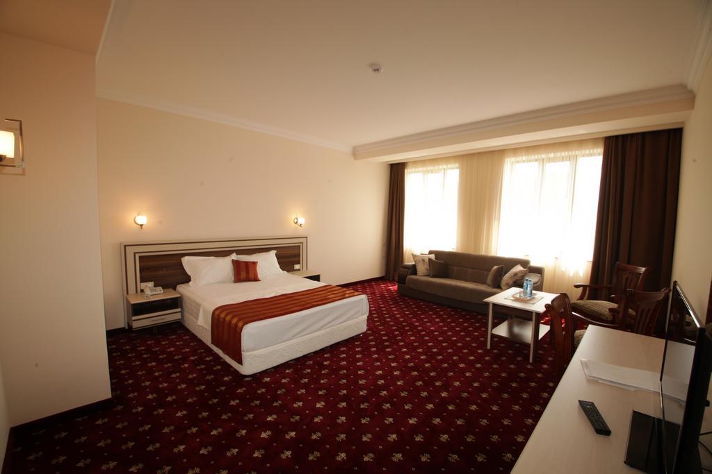 Artsakh Hotel Yerevan Exterior photo