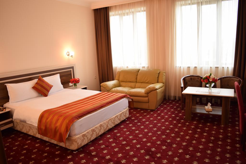 Artsakh Hotel Yerevan Exterior photo