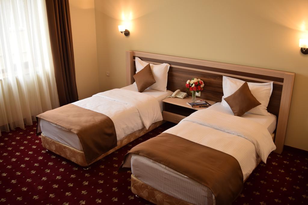 Artsakh Hotel Yerevan Exterior photo