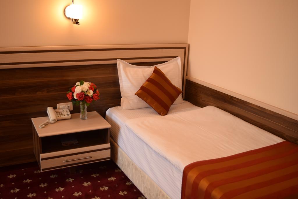 Artsakh Hotel Yerevan Exterior photo