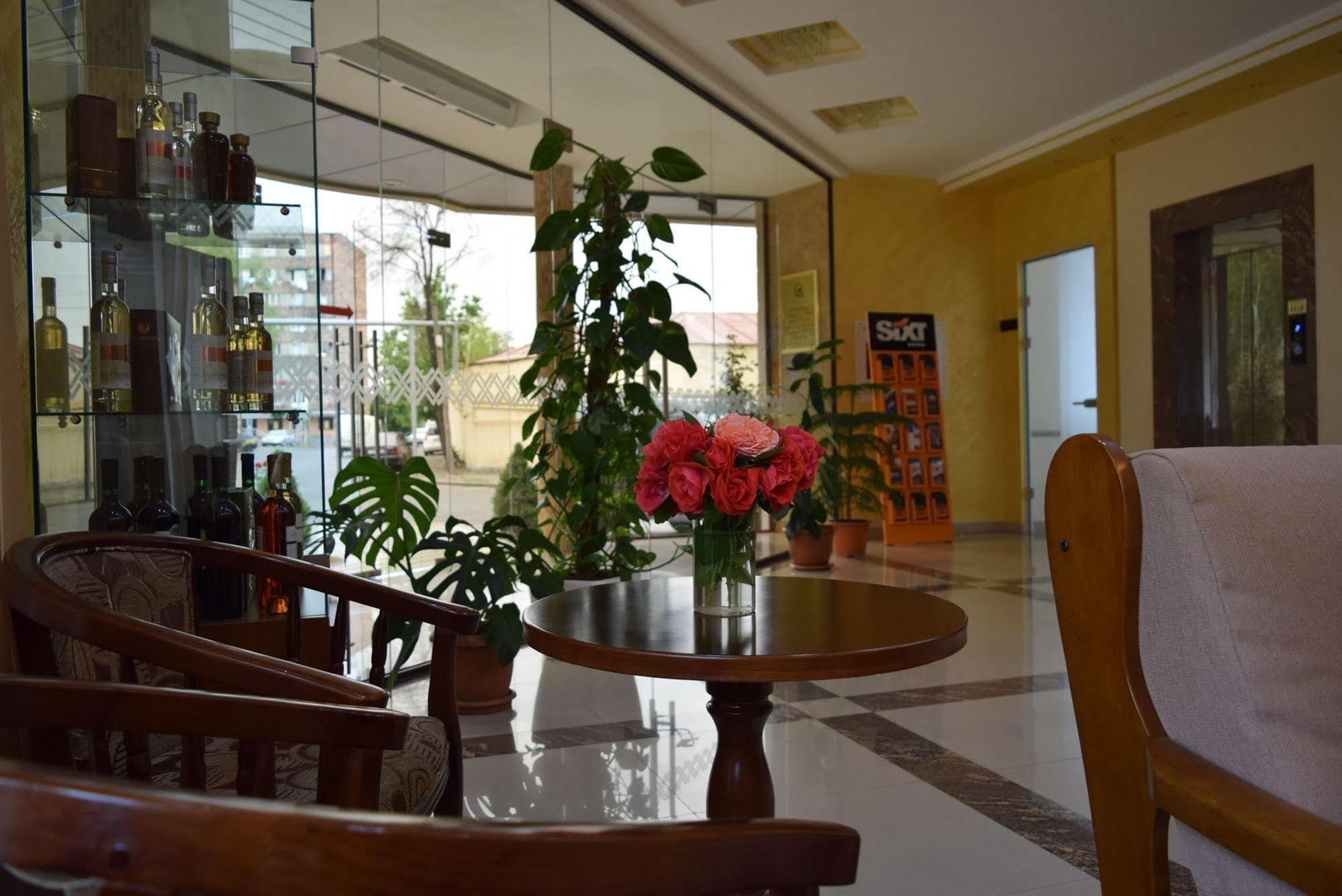 Artsakh Hotel Yerevan Exterior photo