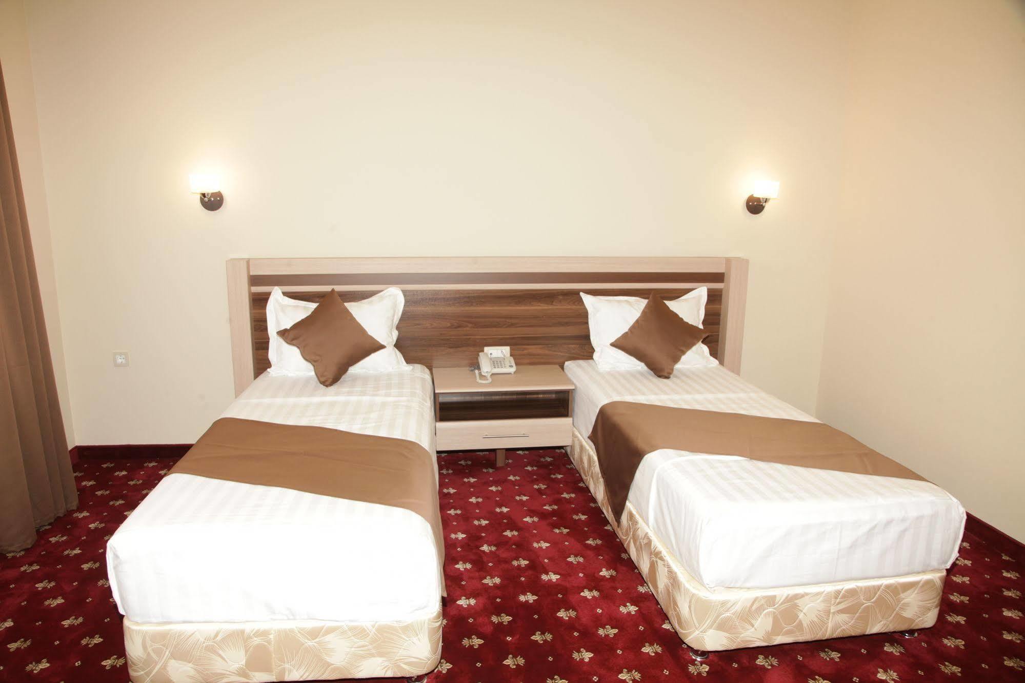 Artsakh Hotel Yerevan Exterior photo